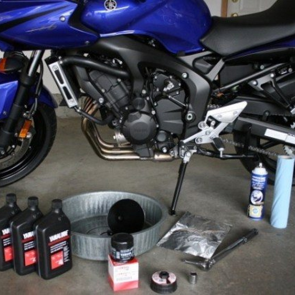 A Complete Guide on How to Change Motorcycle Oil | DrivrZone.com A Complete Guide on How to Change Motorcycle Oil | DrivrZone.com
