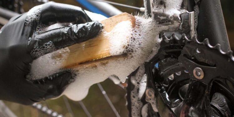 10 easy steps to clean and lube your bike's chain | road.cc