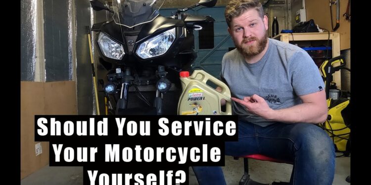 Checks repairs pegboard zelf rode motorfiets bakstenen repareert doe muur jonge repairing wrenches